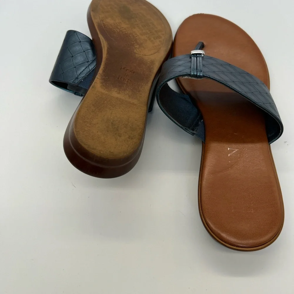 Italian shoemaker Leather Toe-Post Slide Sandal in Dark Blue - Picture 5 of 5